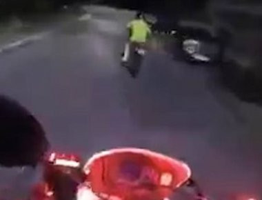 Βίντεο που κόβει την ανάσα: Άγριο κυνηγητό καταδίωξης με δύο μοτοσυκλέτες στην Βραζιλία (βίντεο)